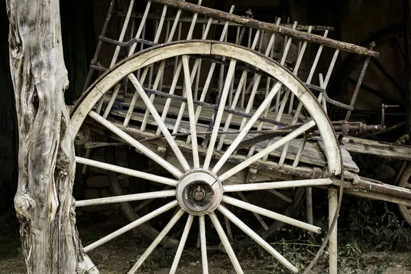 Old wooden carriage — Stock Photo, Image