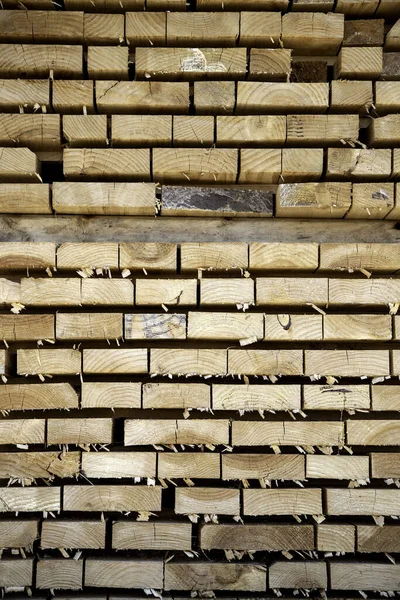 木製ボード 製材所やリサイクル 産業の製造 — ストック写真