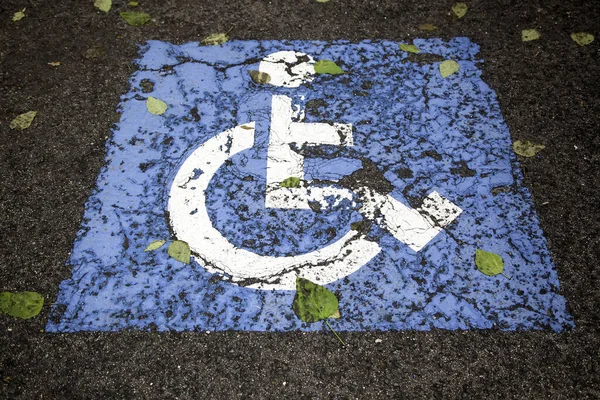 Cartello Disabili Sull Asfalto Informazioni Disabili Accesso Persone — Foto Stock