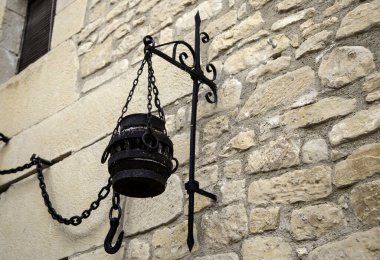 Demir fener mum kalesi, ışıklandırma, inşaat ve mimari