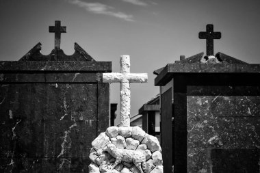 İspanya 'da mezarı olan bir mezarlık, dini sembol.