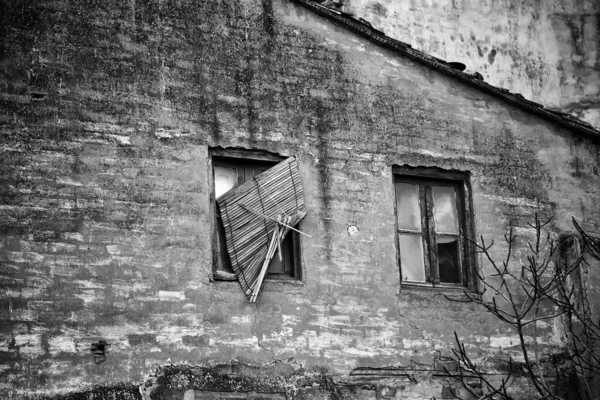 Fenster Verlassenem Haus Bau Und Architektur Fassade — Stockfoto