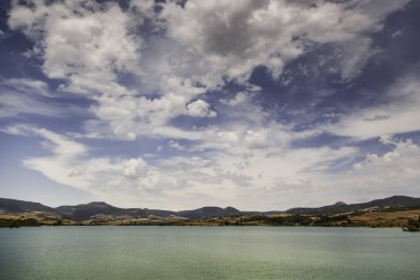 Kristal berrak suyla bataklık cenneti, tatiller ve yaz