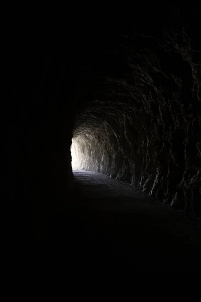 Caverna Pedra Interior Nas Montanhas Mineração Turismo Caminhadas — Fotografia de Stock