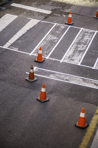 市内のいくつかの作品のセキュリティと保護 道路標識を描いた — ストック写真