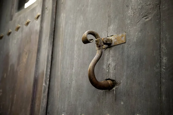 Vecchio Bussare Porta Dettaglio Della Cacca Legno — Foto Stock