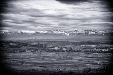 Gökyüzü ve kırsal, doğa ve manzaralı dağlar