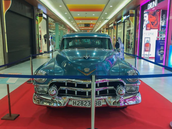 Blue Cadillac. Exposition de voitures anciennes à Talavera de la Reina — Photo