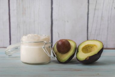 Avokado yağı ev yapımı yüz kremi