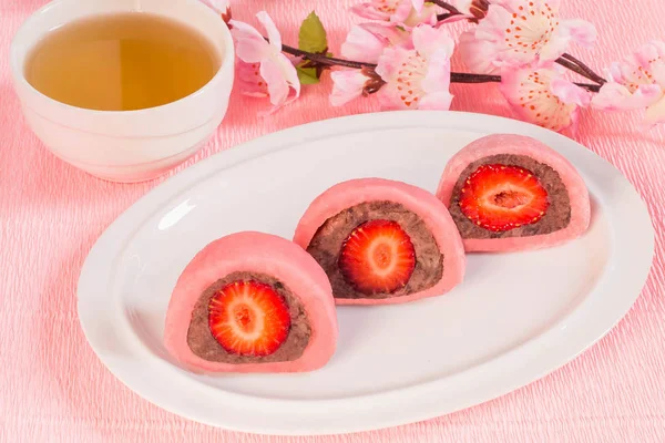 Daifuku Mochi Relleno Con Pasta Frijol Dulce Fresa Plato Taza — Foto de Stock