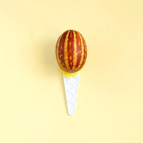 Mini Melon Avec Peau Rayée Comme Pastèque Sur Cuillère Pour — Photo