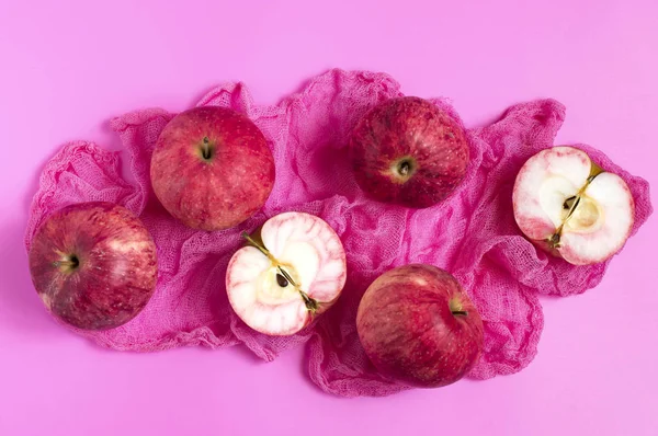 Ripe Organic Apples Pink Gauze Napkin Pink Background Shades Pink — Stock Photo, Image