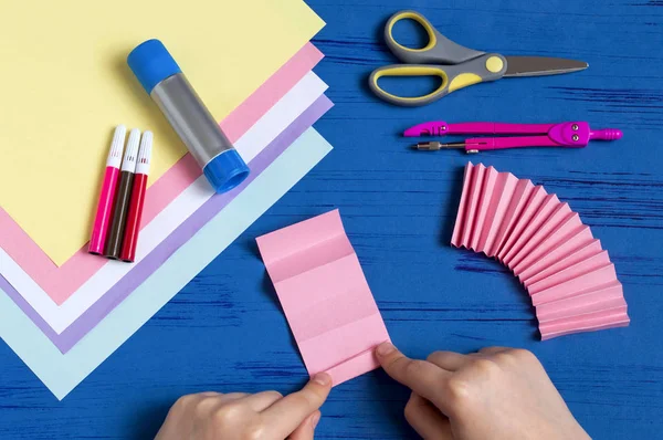 Niño Hace Conejitos Papel Para Decoración Pascua Idea Creativa Para — Foto de Stock