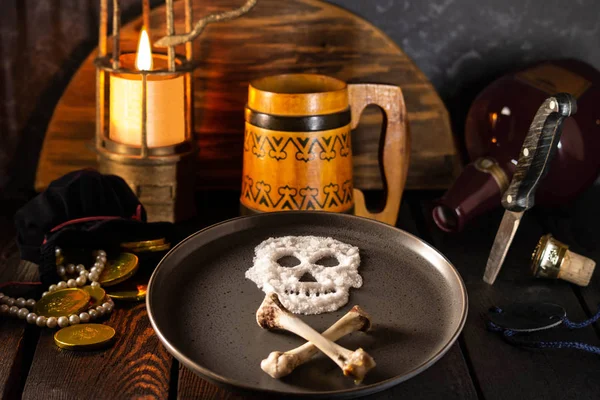 Pirate Adventure Story Table Hungry Pirate Skull Salt Crossbones Plate — Stock Photo, Image