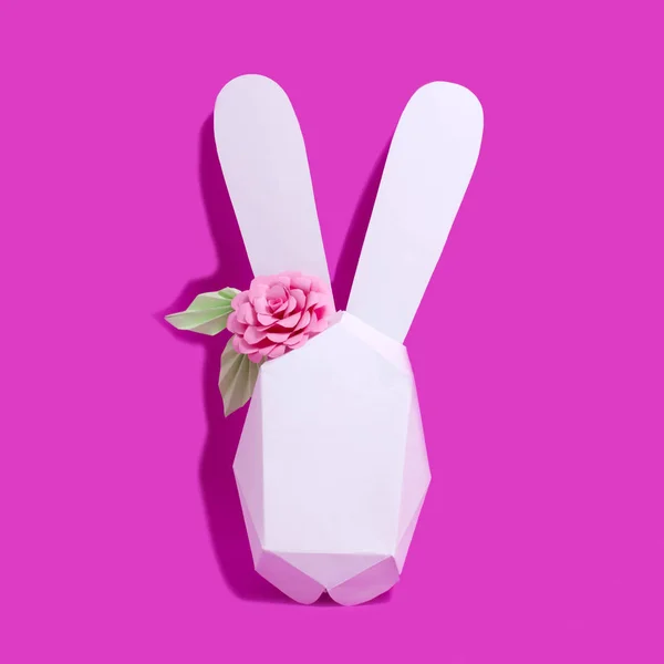Decorazione della carta pasquale. Coniglietto pasquale 3D con fiore — Foto Stock