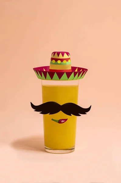 Cocktail em vidro com decoração mexicana para Cinco de Mayo — Fotografia de Stock