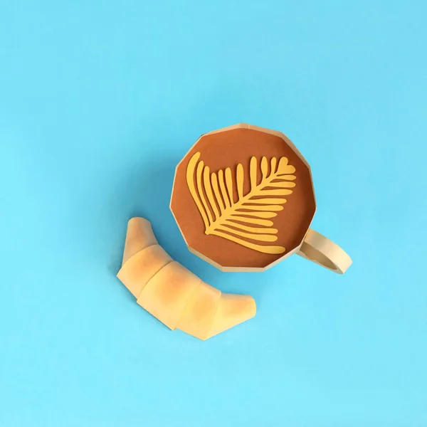 Pappbecher mit Cappuccino und Papiercroissant — Stockfoto