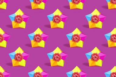 Origami yıldızlarının renkli arka planı 