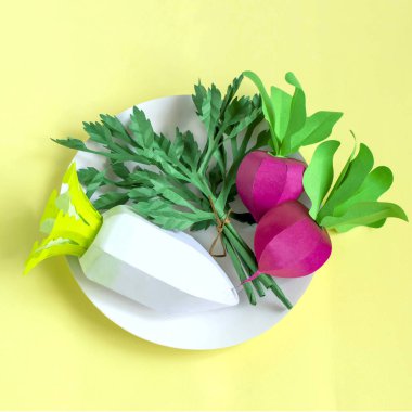 Turp, maydanoz ve daikon kağıttan yapılmış 