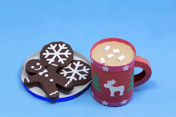 3d paper mug for christmas drinks and paper gingerbread — Stock Photo, Image