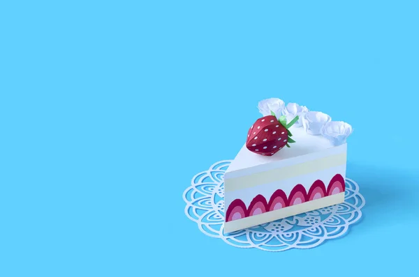 オープンワークナプキンのケーキの紙片 — ストック写真