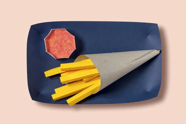 Картофель фри и соус с соусом — стоковое фото