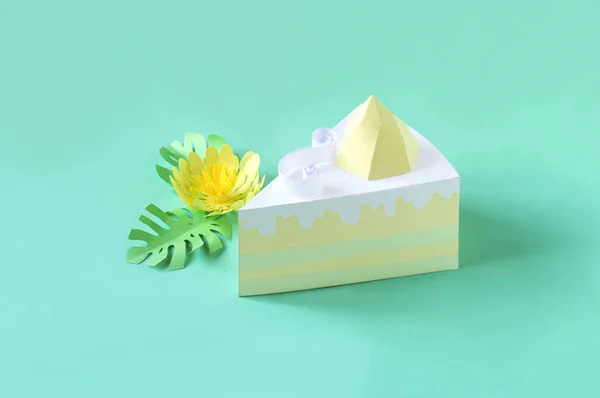 Pedaço de papel bolo de limão — Fotografia de Stock