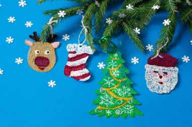 Çocuk Noel ağacı için 3 boyutlu kalemle oyuncak yapıyor. Çocuklar için orijinal sanat projesi. Yeni teknoloji. Diy konsepti. Adım adım fotoğraf talimatları. Adım 8. Kesin sonuç