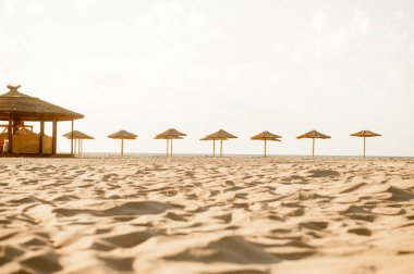 Plaj Sandalyeleri ve Şemsiye güzel bir adada, panoramik manzarası çok fazla kopya alanı var.