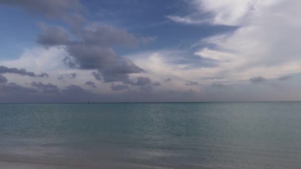 Islas Tropicales Atolones Aguas Turquesas Puras Del Océano Arena Coral — Vídeos de Stock