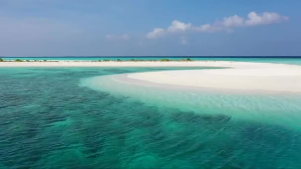 Strzelanie Drone Wyspy Oceanu Śnieżnobiały Plaż Piaszczystych Plaż — Wideo stockowe