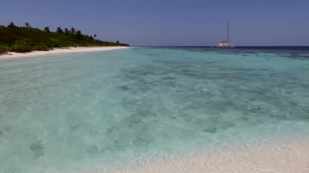 Střelba Hukot Oceánu Ostrovy Bělostnými Plážemi Korálového Písku — Stock video