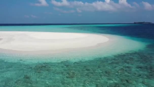 Skytte Från Drönaren Ocean Öar Med Snövita Stränderna Korallsand — Stockvideo
