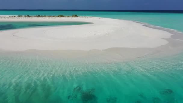 Strzelanie Drone Wyspy Oceanu Śnieżnobiały Plaż Piaszczystych Plaż — Wideo stockowe