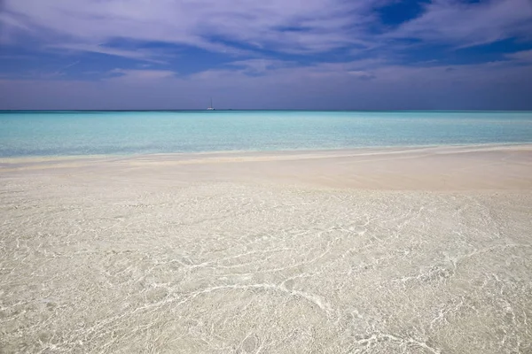 Тропические Острова Атоллы Чистая Бирюзовая Вода Океана Белый Коралловый Песок — стоковое фото