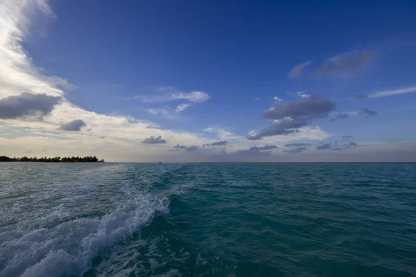 Tropiska Öar Och Atoller Ren Turkosa Vattnet Havet Vit Korall — Stockfoto