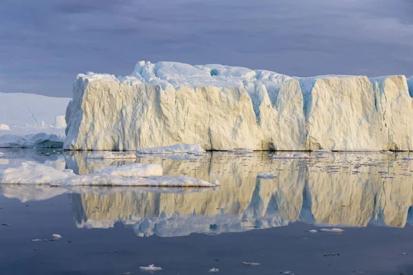 Naturaleza Paisajes Zonas Polares Nuestro Planeta Viaja Recipiente Científico Entre — Foto de Stock