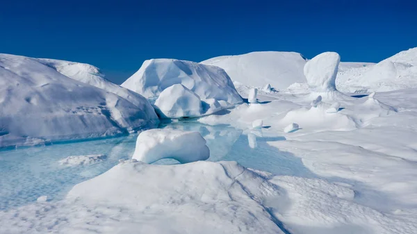 Vuelo Sobre Icebergs Tiro Hielo Corta Distancia Una Superficie Iceberg —  Fotos de Stock