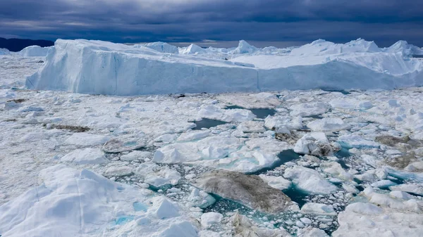 Vuelo Sobre Icebergs Tiro Hielo Corta Distancia Una Superficie Iceberg —  Fotos de Stock