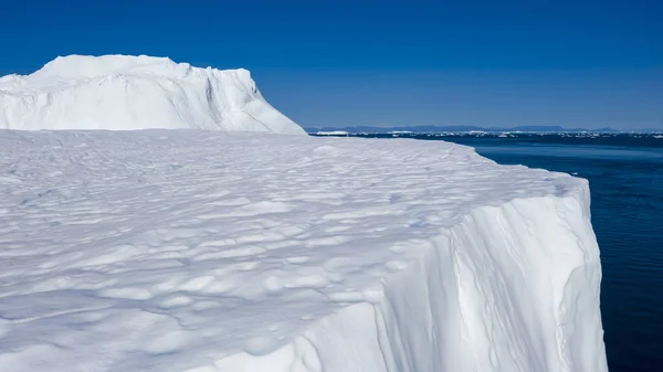 Flug Über Eisberge Und Schießen Auf Eis Aus Kurzer Entfernung — Stockfoto