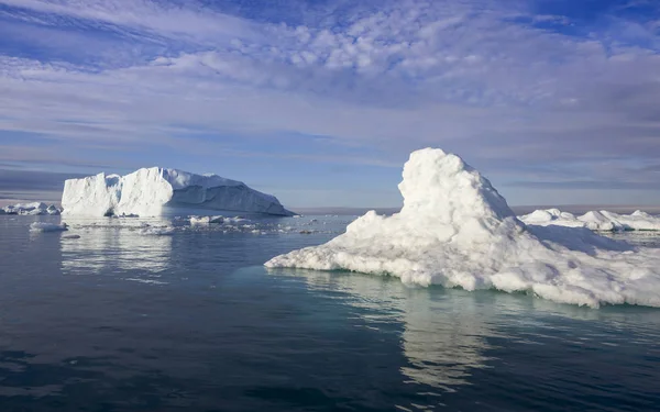 Eine Eisbergoberfläche Mit Tauspuren Erforschung Eines Phänomens Der Globalen Erwärmung — Stockfoto