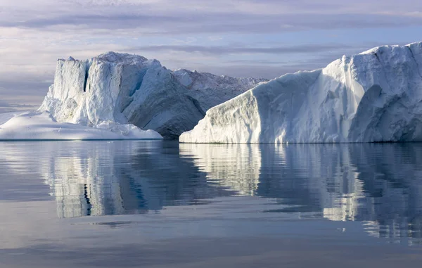 흔적이 온난화 현상에 대양에 떠있는 얼음의 수백만 — 스톡 사진
