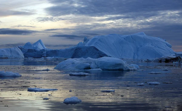 흔적이 온난화 현상에 대양에 떠있는 얼음의 수백만 — 스톡 사진