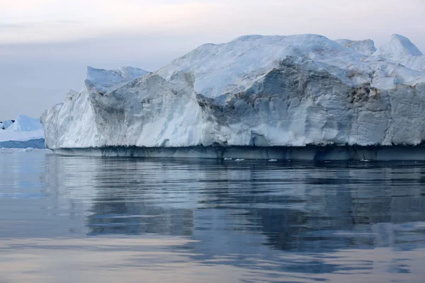 Iceberg Avec Des Traces Dégel Recherche Phénomène Réchauffement Climatique Des — Photo