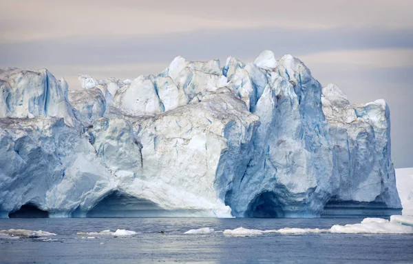 Iceberg Avec Des Traces Dégel Recherche Phénomène Réchauffement Climatique Des — Photo