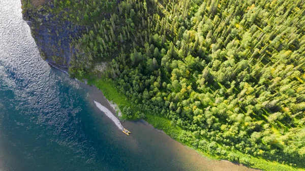 러시아의 강에는 공기와 식수가 동식물 지질학적 기념물 건조기에서 로열티 프리 스톡 이미지
