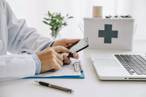 Doctor holding and touching screen of mobile phone  in medical — Stock Photo, Image