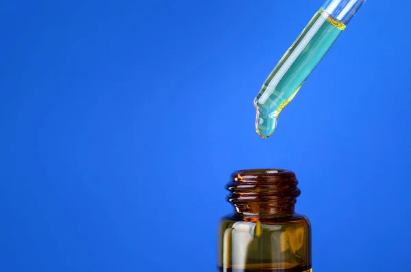 Närbild Dropper Med Cannabis Cbd Olja Som Används För Medicinska — Stockfoto
