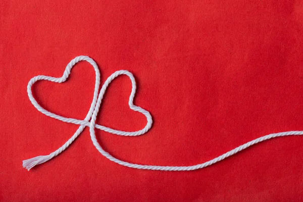 Λευκό Σχοινί Σχήμα Καρδιάς Κόκκινο Φόντο Έννοια Της Αγάπης Valentine — Φωτογραφία Αρχείου