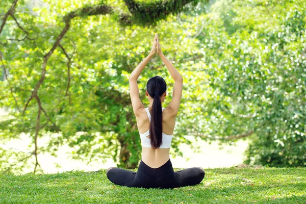 Спокойствие Relax Healthy Образ Жизни Женщины Yoga Сбалансированное Практикуя Медитацию — стоковое фото